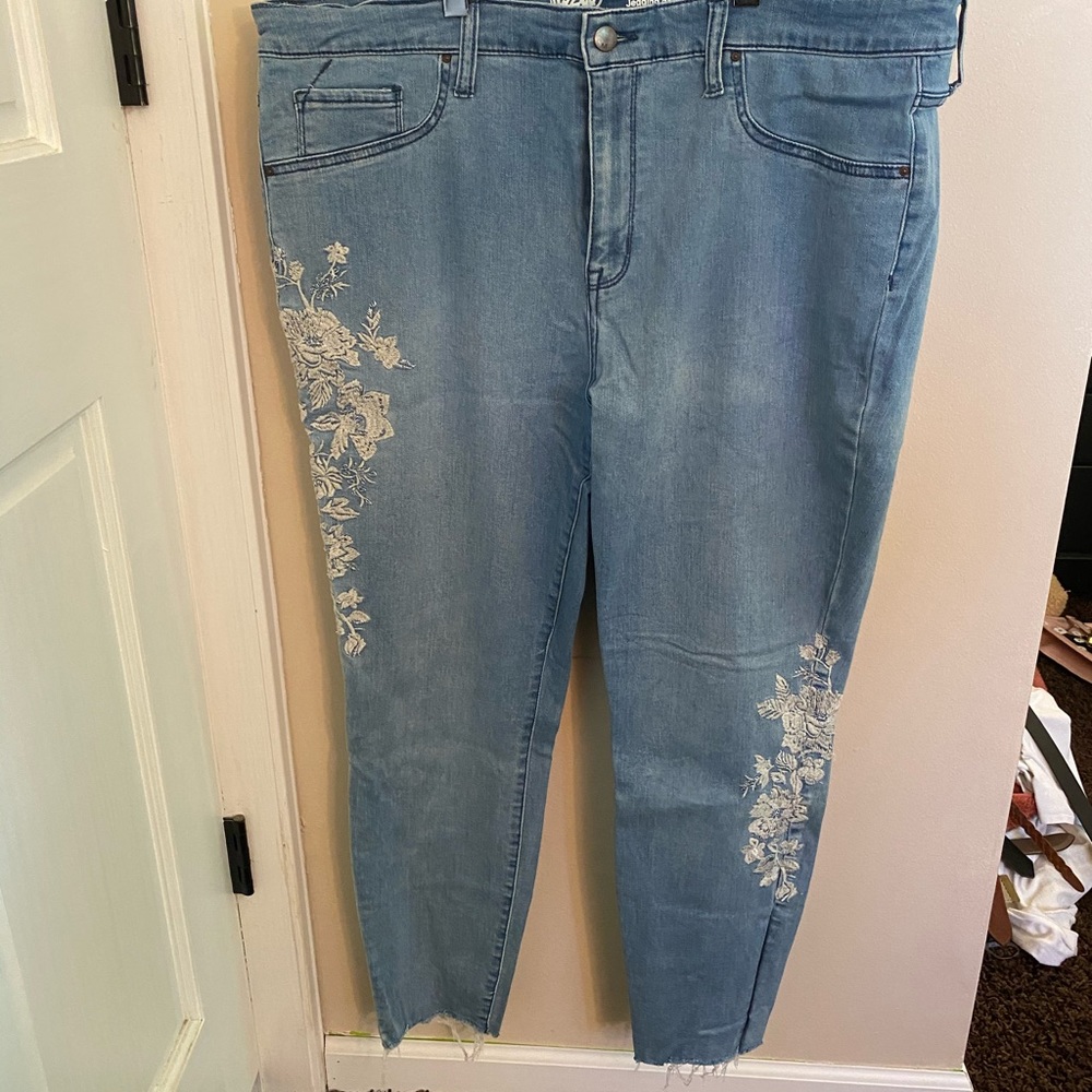 Embroidered Floral Jean - Picture 10 of 10